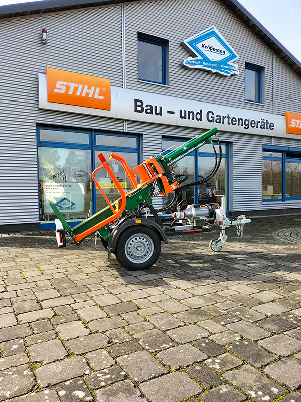 Posch Spaltaxt Hydro Combi 13 auf Anhänger